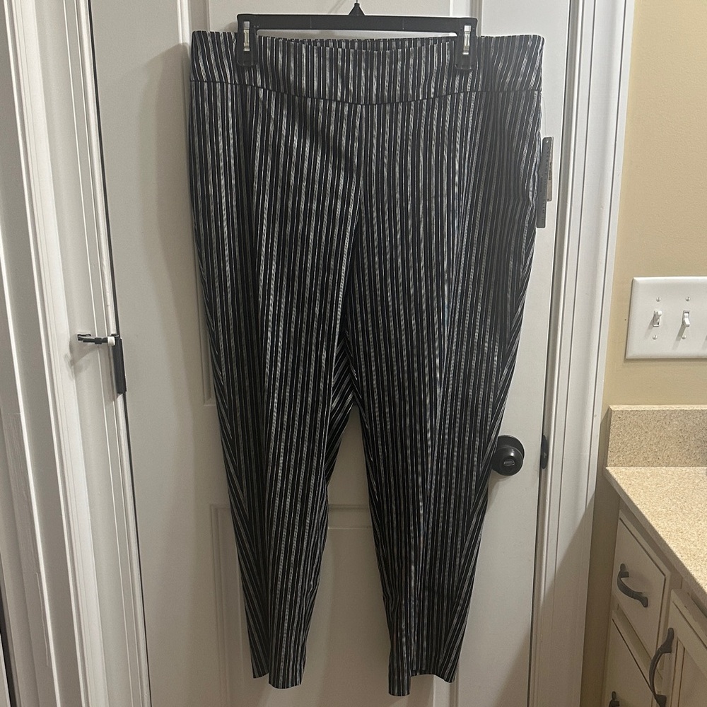 BNWT New Directions Average Length Slim LegBlack and White Striped Pants